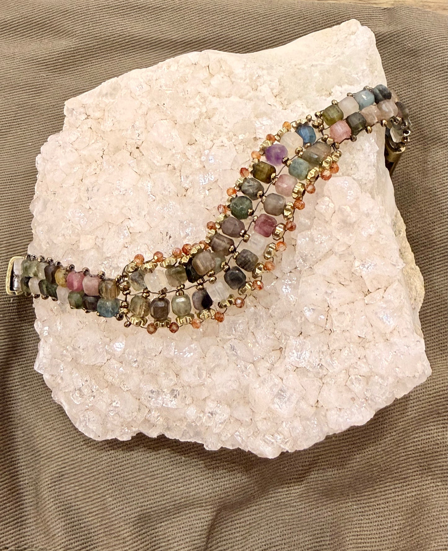 JMM25-412 Tourmaline/Zircon 8m